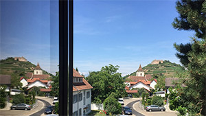 Blick vom Wohnzimmer zur Burgruine